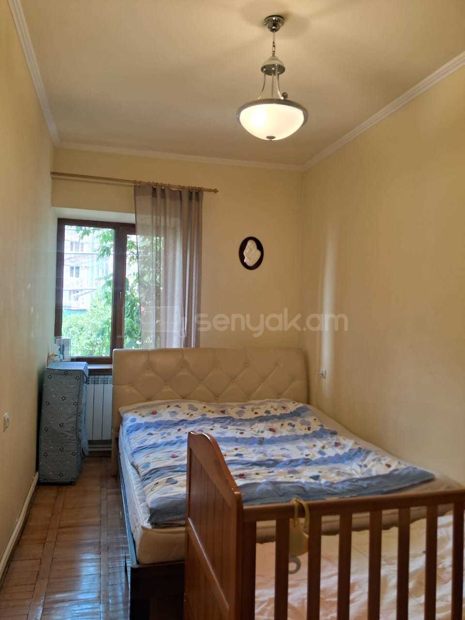 4 Սենյականոց Բնակարան Քարե Շենքում, 136քմ, 1/3 հարկ, Նորմալ Վիճակում