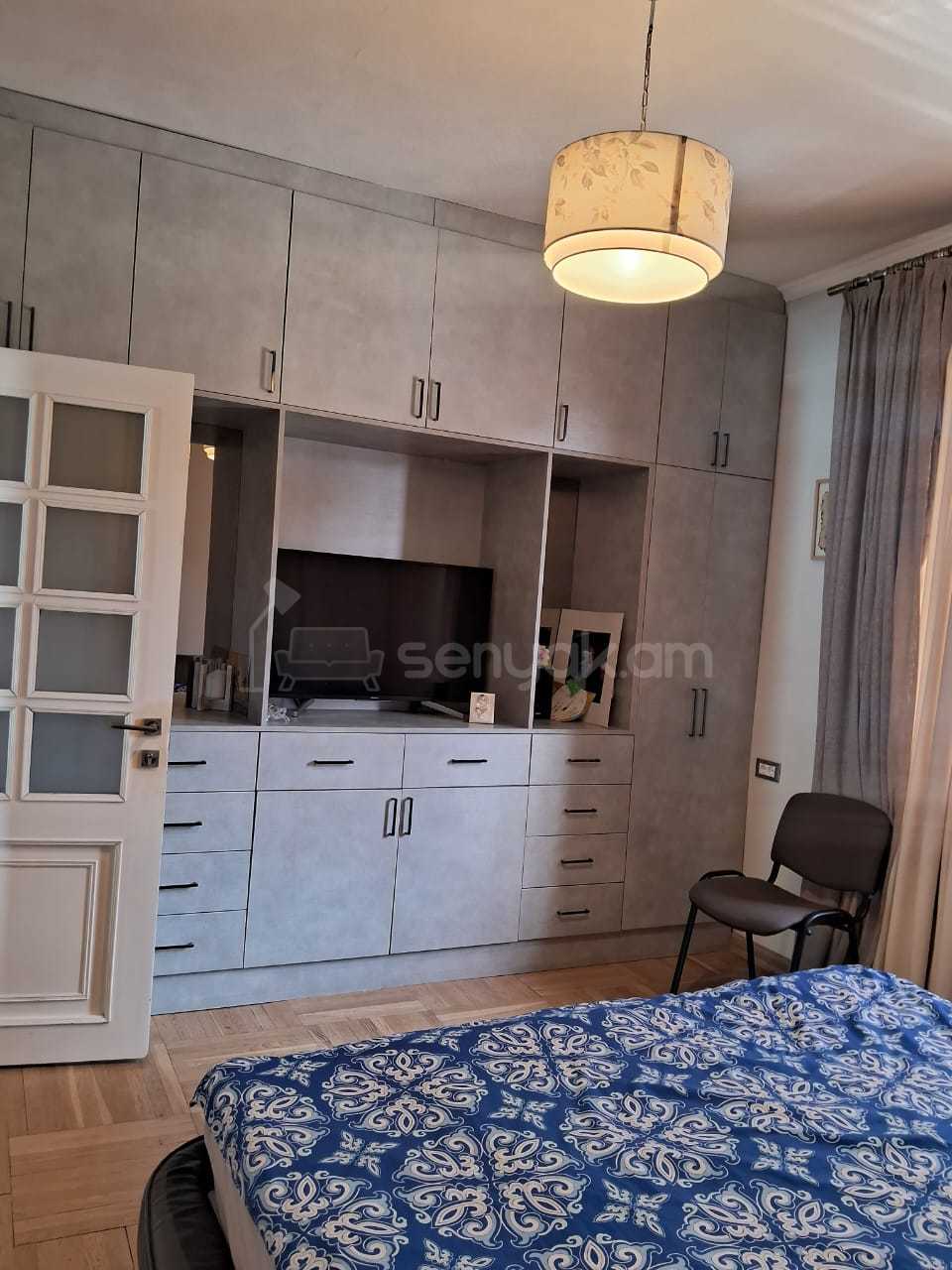 4 Սենյականոց Բնակարան Քարե Շենքում, 136քմ, 1/3 հարկ, Նորմալ Վիճակում