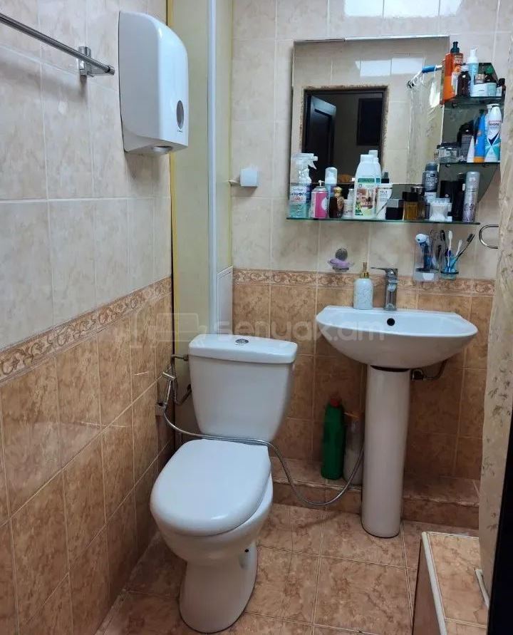 2 Սենյականոց Բնակարան Քարե Շենքում, 47քմ, 2/5 հարկ, Կապիտալ Վերանորոգված