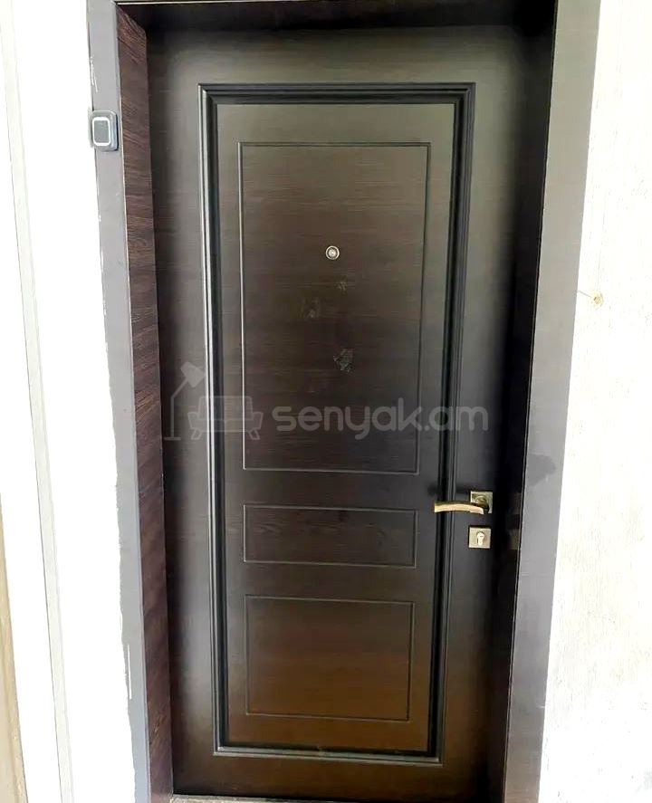 3 Սենյականոց Բնակարան Քարե Շենքում, 57քմ, 5/5 հարկ, Կոսմետիկ Վերանորոգված