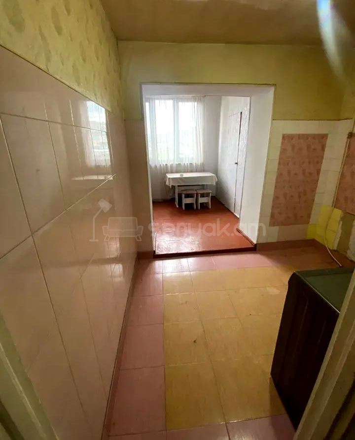 3 Սենյականոց Բնակարան Քարե Շենքում, 57քմ, 5/5 հարկ, Կոսմետիկ Վերանորոգված