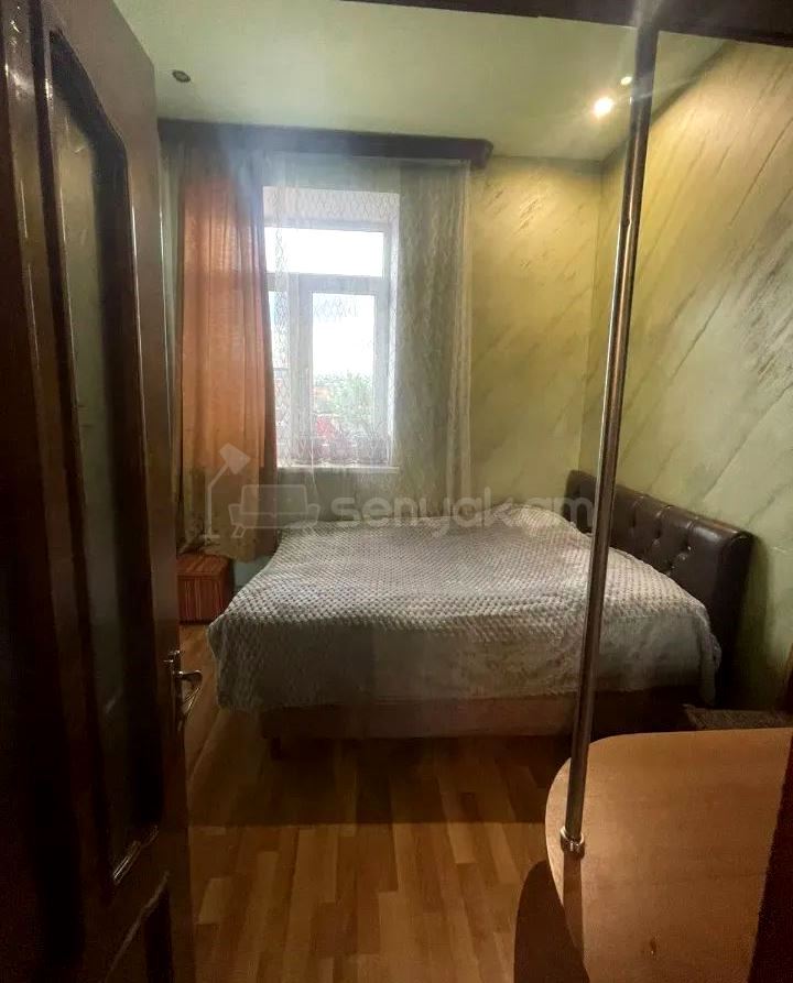 3 Սենյականոց Բնակարան Քարե Շենքում, 67քմ, 3/3 հարկ, Կապիտալ Վերանորոգված