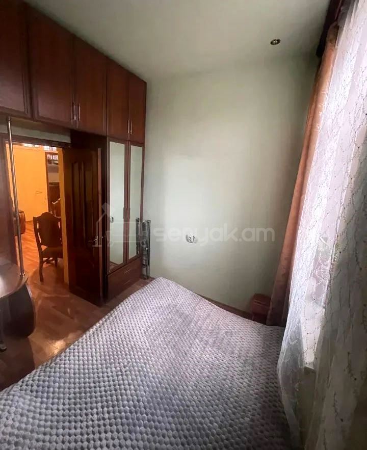 3 Սենյականոց Բնակարան Քարե Շենքում, 67քմ, 3/3 հարկ, Կապիտալ Վերանորոգված