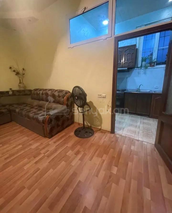 3 Սենյականոց Բնակարան Քարե Շենքում, 67քմ, 3/3 հարկ, Կապիտալ Վերանորոգված