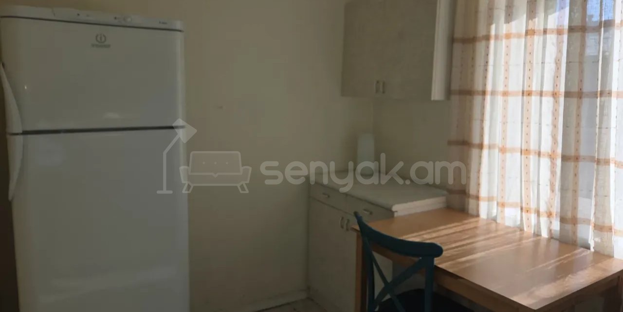 3 Սենյականոց Բնակարան Քարե Շենքում, 73քմ, 3/5 հարկ, Նորմալ Վիճակում, Կահավորված