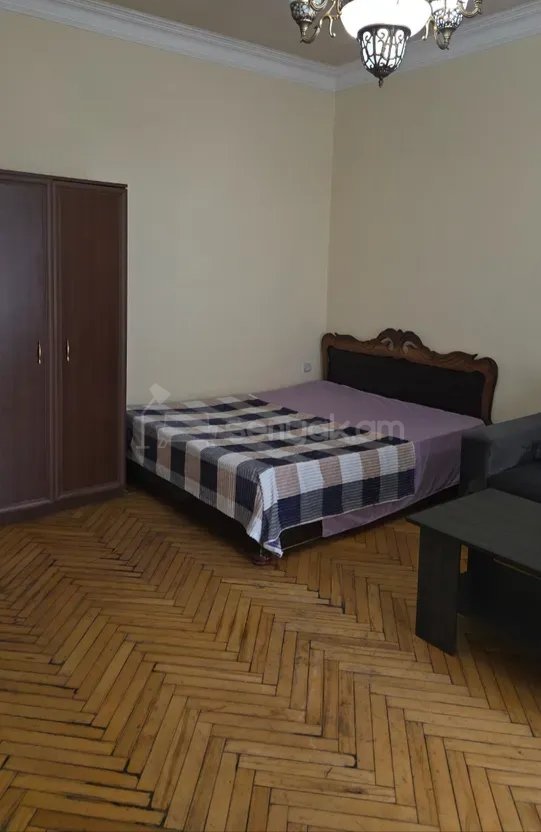 3 Սենյականոց Բնակարան Քարե Շենքում, 73քմ, 3/5 հարկ, Նորմալ Վիճակում, Կահավորված