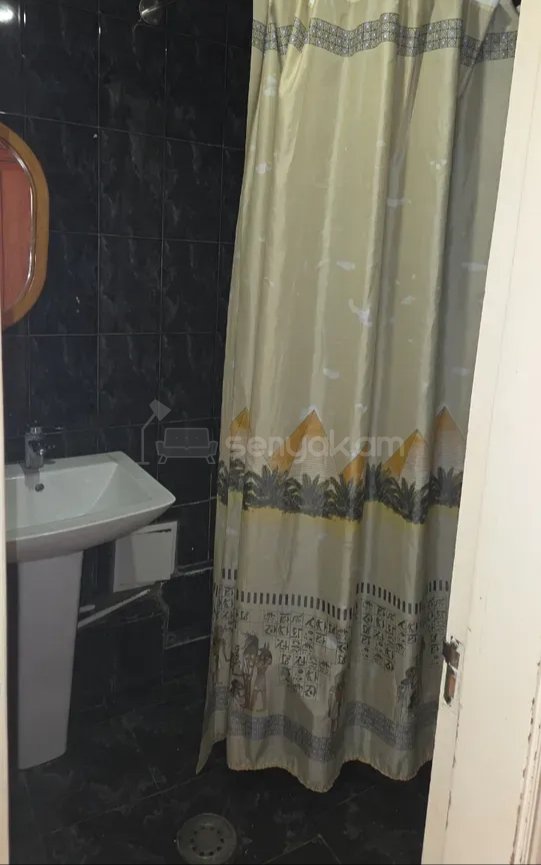 3 Սենյականոց Բնակարան Քարե Շենքում, 73քմ, 3/5 հարկ, Նորմալ Վիճակում, Կահավորված