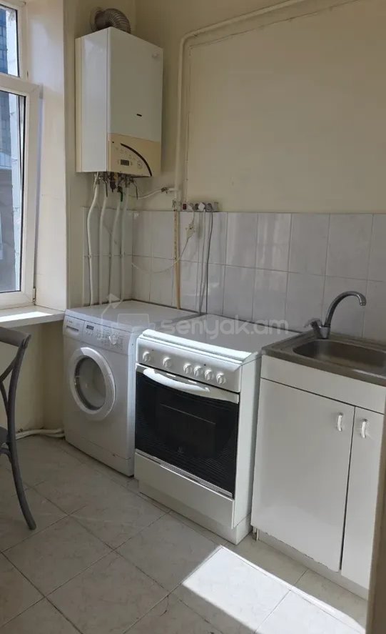3 Սենյականոց Բնակարան Քարե Շենքում, 73քմ, 3/5 հարկ, Նորմալ Վիճակում, Կահավորված