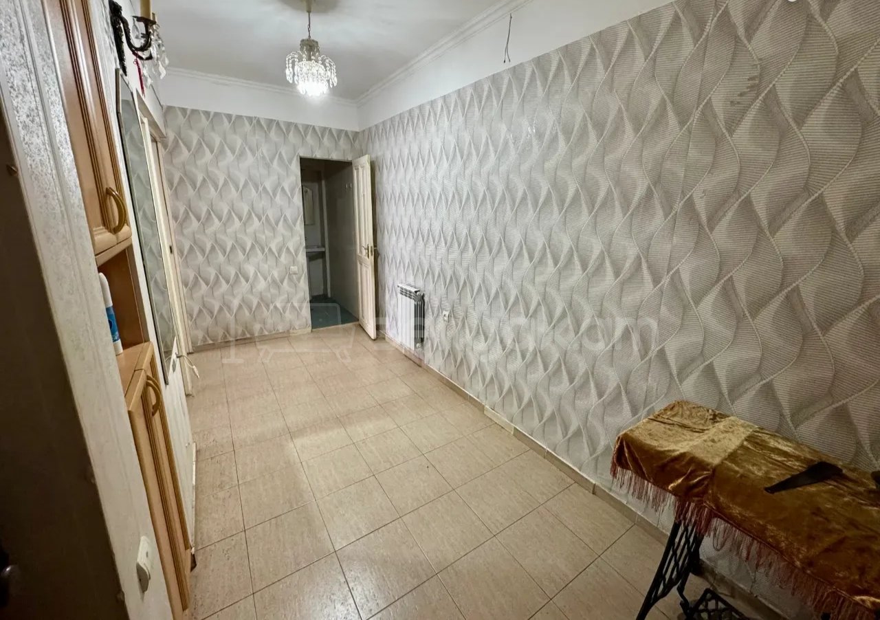 1 Սենյականոց Բնակարան, 50քմ, 5/9 հարկ, Նորմալ Վիճակում, Կահավորված, Արևկող