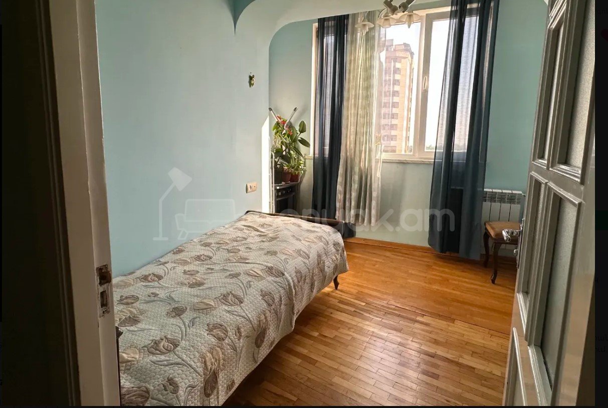 3 Սենյականոց Բնակարան Քարե Շենքում, 65քմ, 5/5 հարկ, Կապիտալ Վերանորոգված, Կահավորված