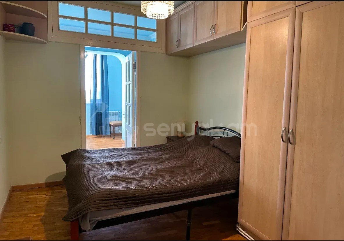 3 Սենյականոց Բնակարան Քարե Շենքում, 65քմ, 5/5 հարկ, Կապիտալ Վերանորոգված, Կահավորված
