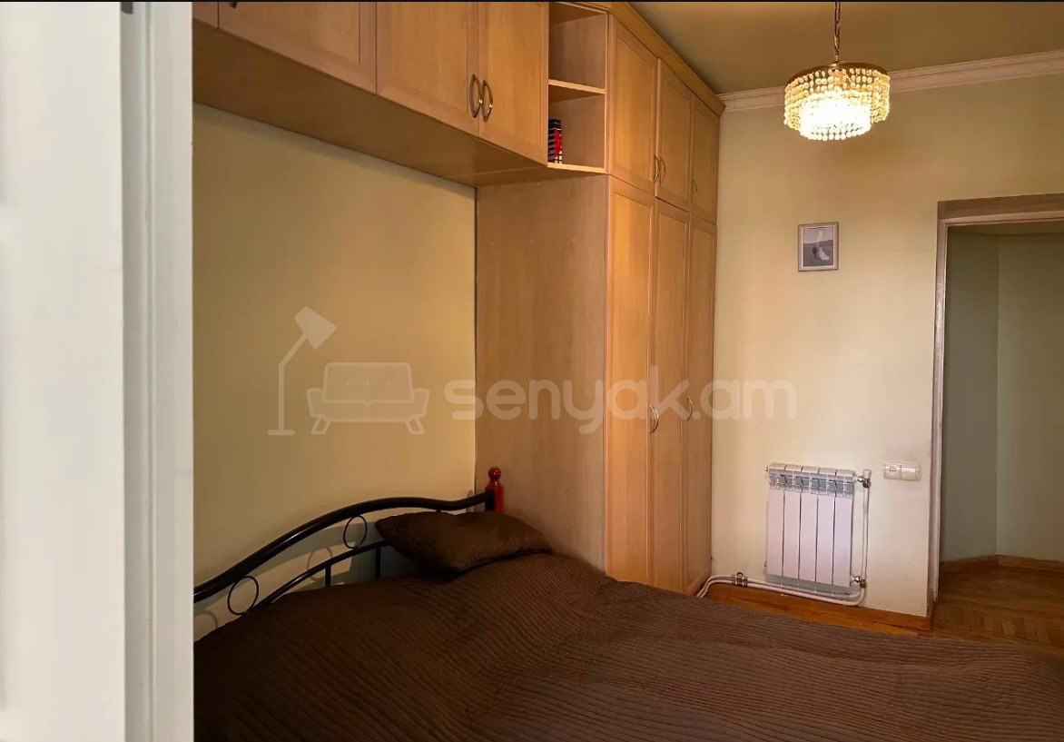 3 Սենյականոց Բնակարան Քարե Շենքում, 65քմ, 5/5 հարկ, Կապիտալ Վերանորոգված, Կահավորված