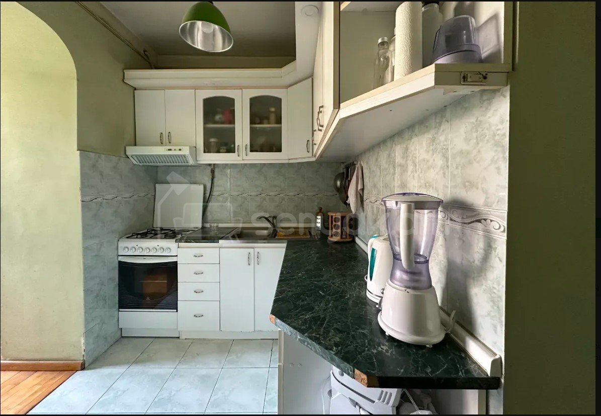 3 Սենյականոց Բնակարան Քարե Շենքում, 65քմ, 5/5 հարկ, Կապիտալ Վերանորոգված, Կահավորված