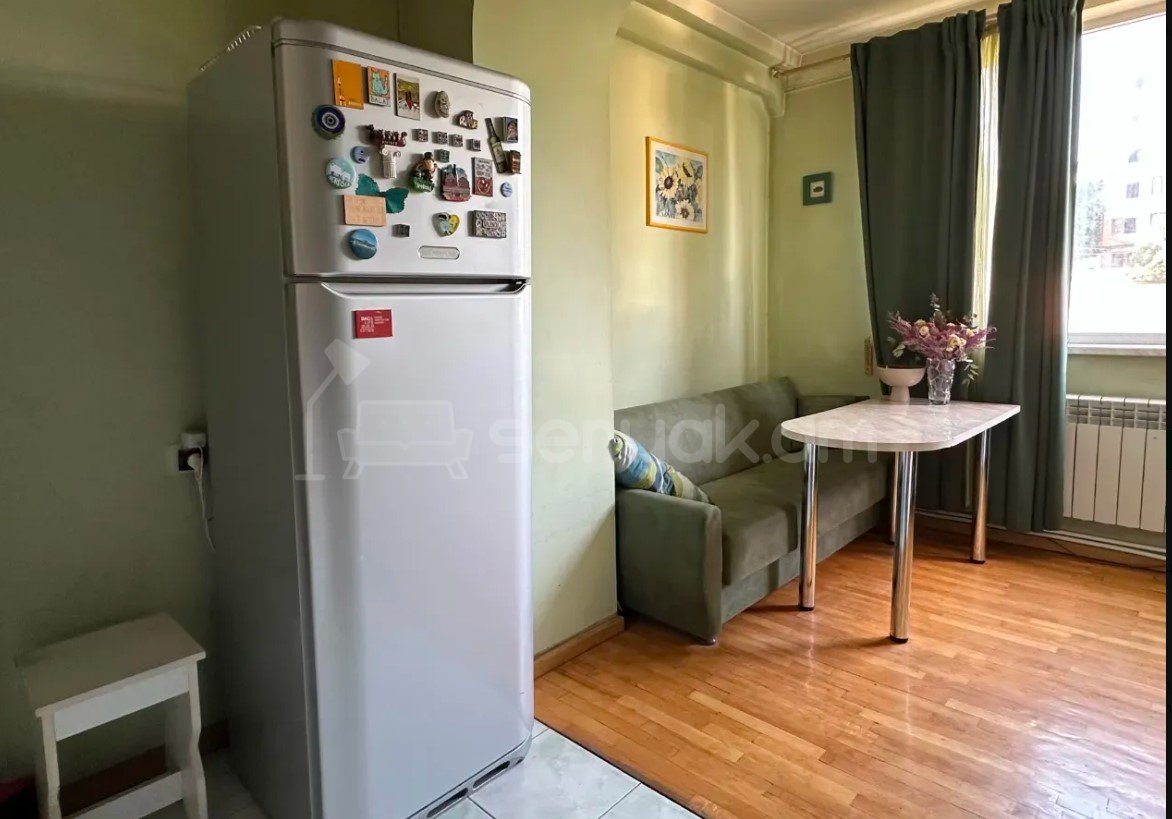 3 Սենյականոց Բնակարան Քարե Շենքում, 65քմ, 5/5 հարկ, Կապիտալ Վերանորոգված, Կահավորված