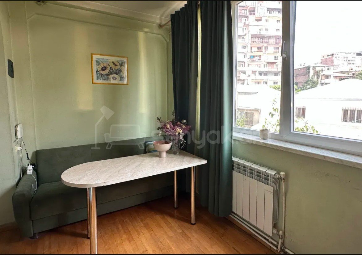 3 Սենյականոց Բնակարան Քարե Շենքում, 65քմ, 5/5 հարկ, Կապիտալ Վերանորոգված, Կահավորված