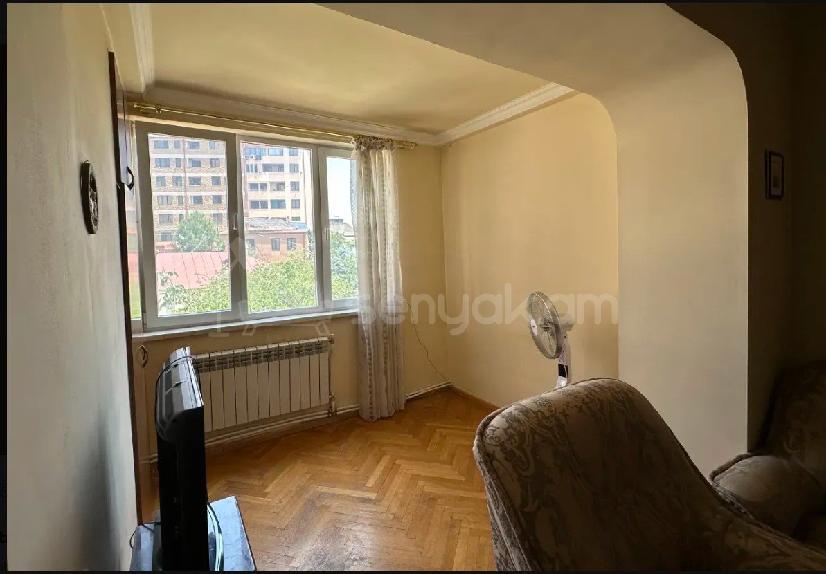 3 Սենյականոց Բնակարան Քարե Շենքում, 65քմ, 5/5 հարկ, Կապիտալ Վերանորոգված, Կահավորված