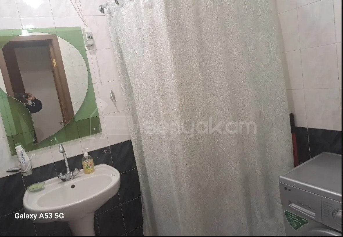3 Սենյականոց Բնակարան Քարե Շենքում, 75քմ, 4/4 հարկ, Կապիտալ Վերանորոգված, Կահավորված