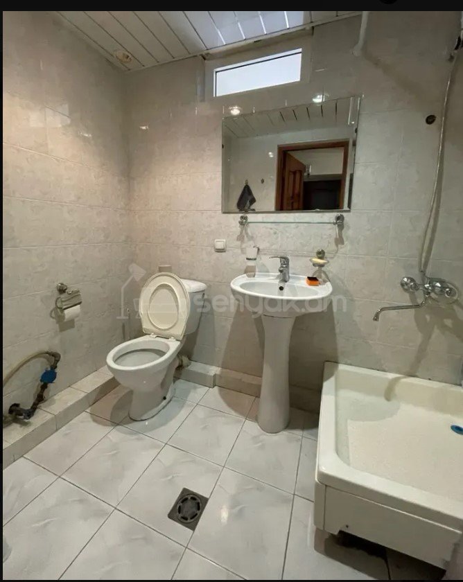 2 Սենյականոց Բնակարան Քարե Շենքում, 45քմ, 4/5 հարկ, Դիզայներական Վերանորոգված, Կահավորված