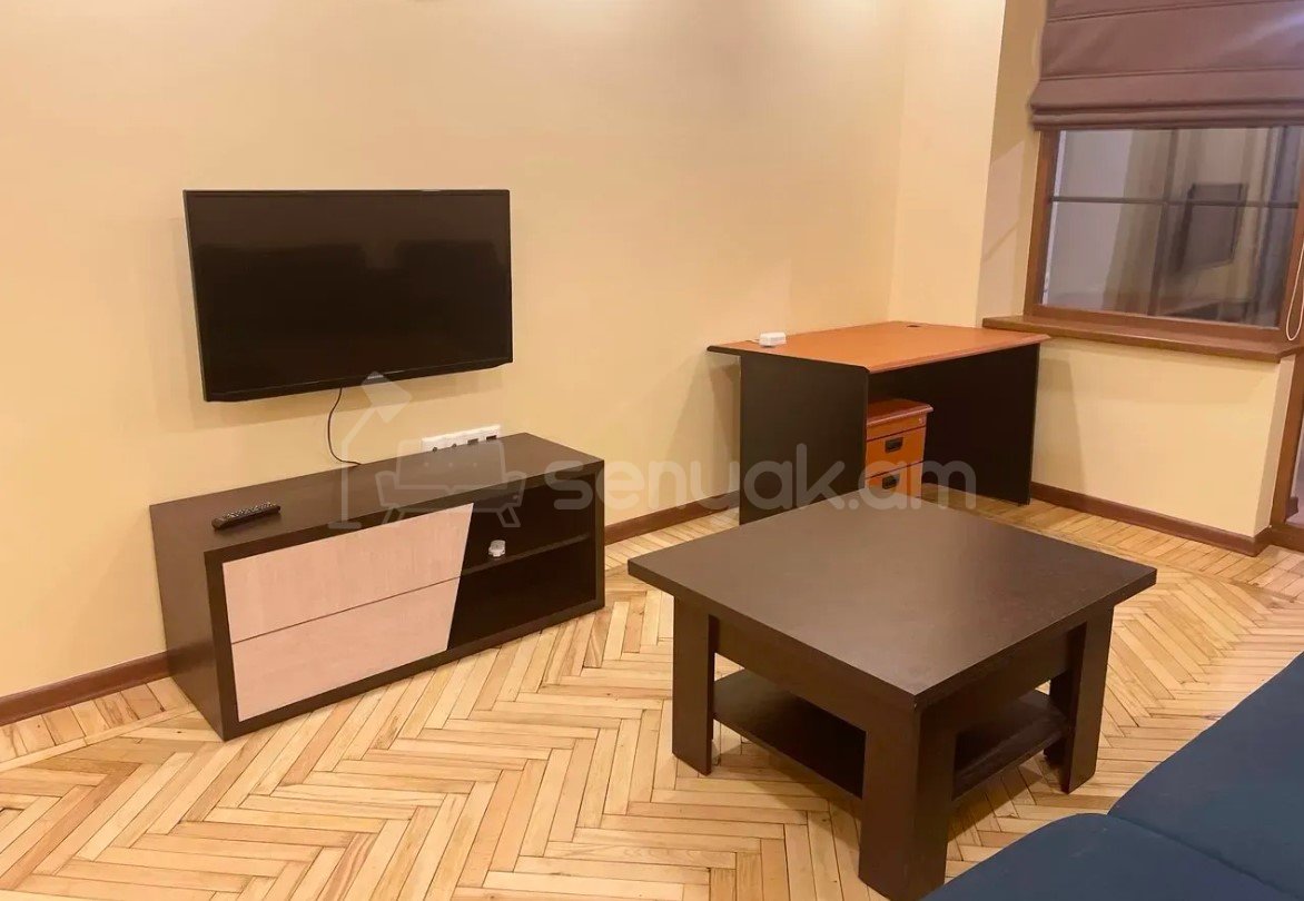 2 Սենյականոց Բնակարան Քարե Շենքում, 46քմ, 4/5 հարկ, Կապիտալ Վերանորոգված, Կահավորված