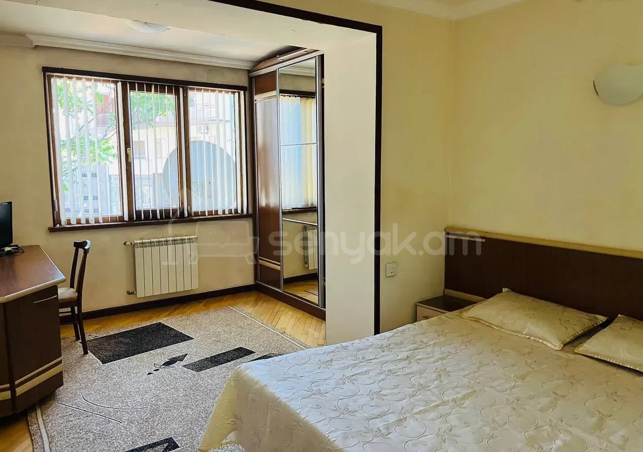 2 Սենյականոց Բնակարան Քարե Շենքում, 86քմ, 2/5 հարկ, Կապիտալ Վերանորոգված, Կահավորված