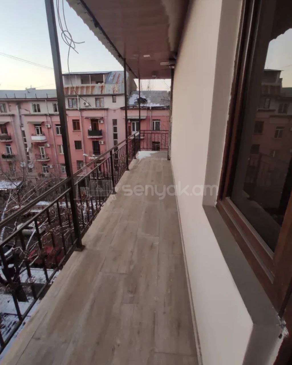 3 Սենյականոց Բնակարան Քարե Շենքում, 95քմ, 4/5 հարկ, Կապիտալ Վերանորոգված, Կահավորված, Արևկող
