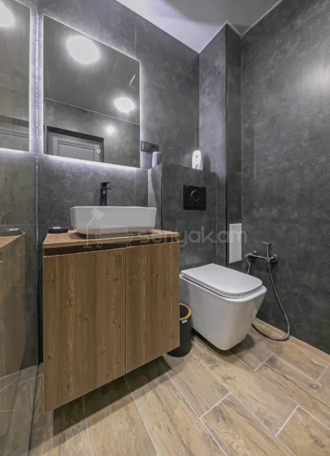 2 Սենյականոց Բնակարան Քարե Շենքում, 57քմ, 3/5 հարկ, Դիզայներական Վերանորոգված