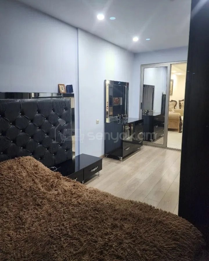 5 Սենյականոց Բնակարան Քարե Շենքում, 124քմ, 3/5 հարկ, Կապիտալ Վերանորոգված
