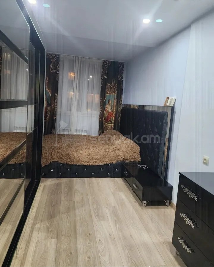5 Սենյականոց Բնակարան Քարե Շենքում, 124քմ, 3/5 հարկ, Կապիտալ Վերանորոգված