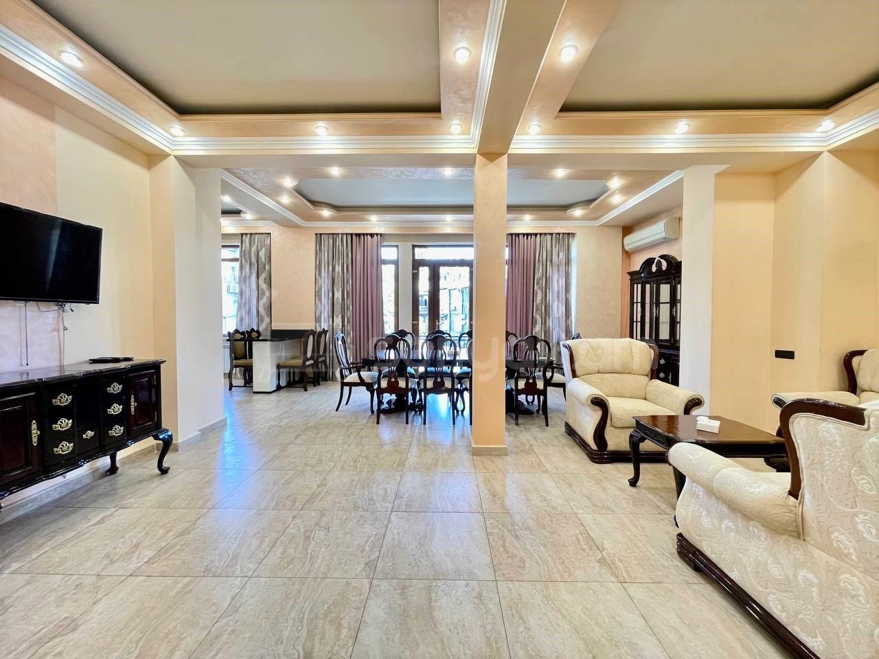 4 Սենյականոց Բնակարան, 200քմ, 3/5 հարկ, Կապիտալ Վերանորոգված