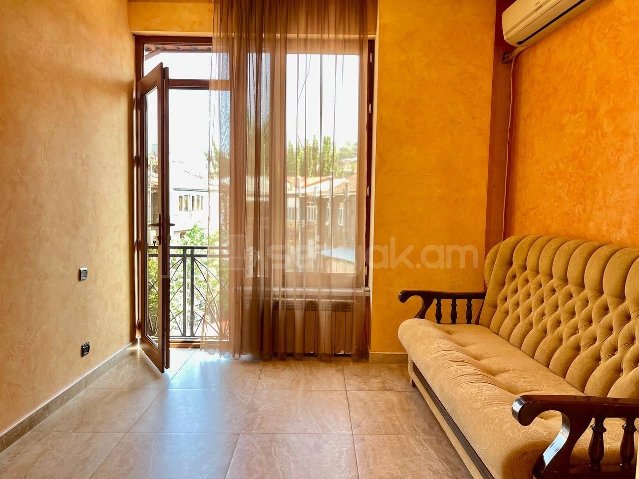 4 Սենյականոց Բնակարան, 200քմ, 3/5 հարկ, Կապիտալ Վերանորոգված