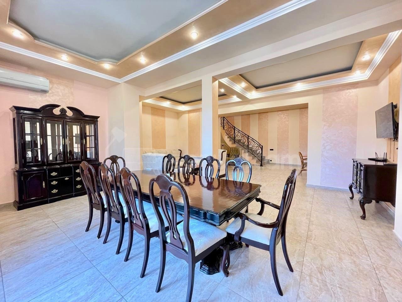 4 Սենյականոց Բնակարան, 200քմ, 3/5 հարկ, Կապիտալ Վերանորոգված