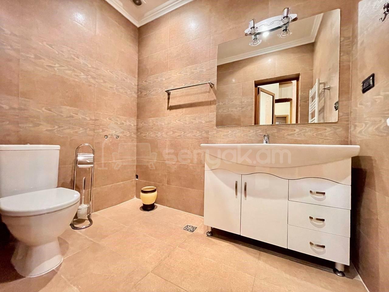 4 Սենյականոց Բնակարան, 200քմ, 3/5 հարկ, Կապիտալ Վերանորոգված