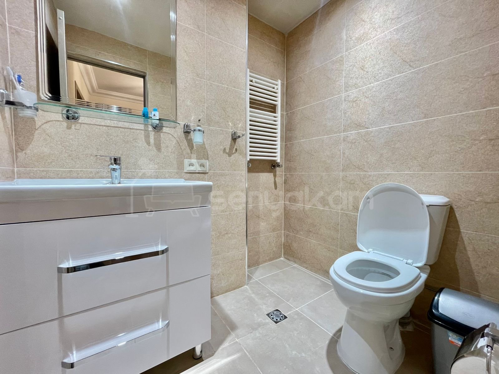 3 Սենյականոց Բնակարան, 70քմ, 1/10 հարկ, Կապիտալ Վերանորոգված