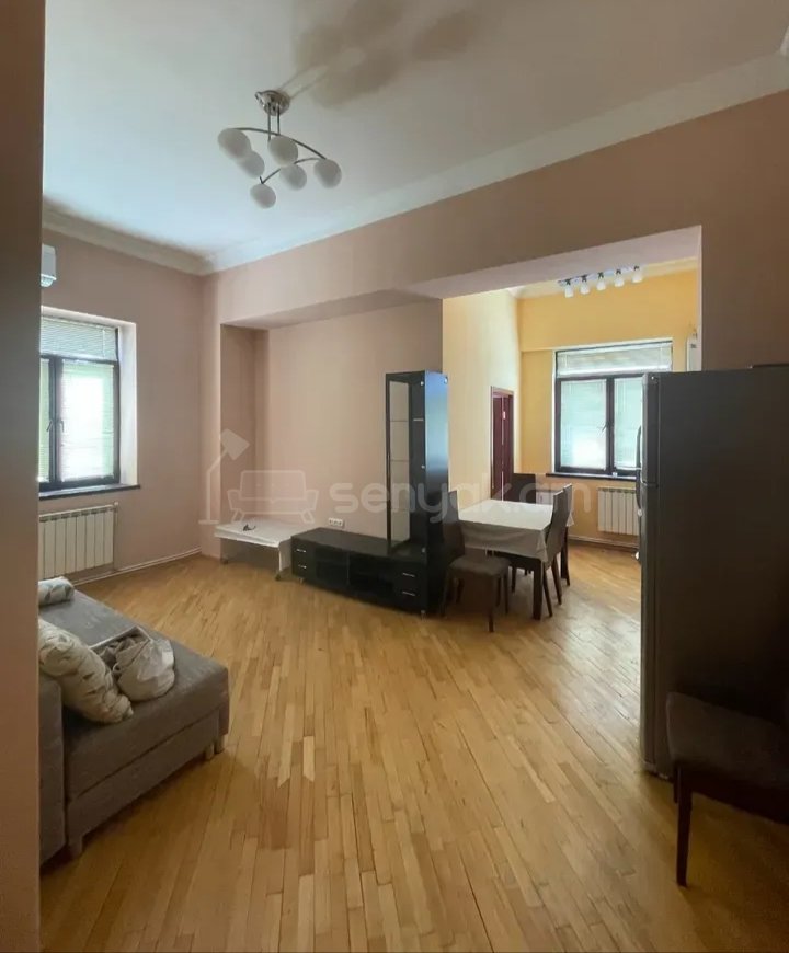 3 Սենյականոց Բնակարան Քարե Շենքում, 65քմ, 2/2 հարկ, Նորմալ Վիճակում, Կահավորված, Արևկող