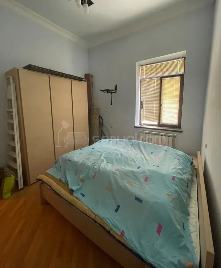 3 Սենյականոց Բնակարան Քարե Շենքում, 65քմ, 2/2 հարկ, Նորմալ Վիճակում, Կահավորված, Արևկող