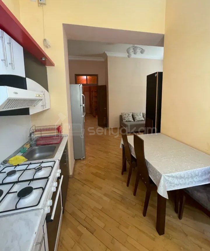 3 Սենյականոց Բնակարան Քարե Շենքում, 65քմ, 2/2 հարկ, Նորմալ Վիճակում, Կահավորված, Արևկող