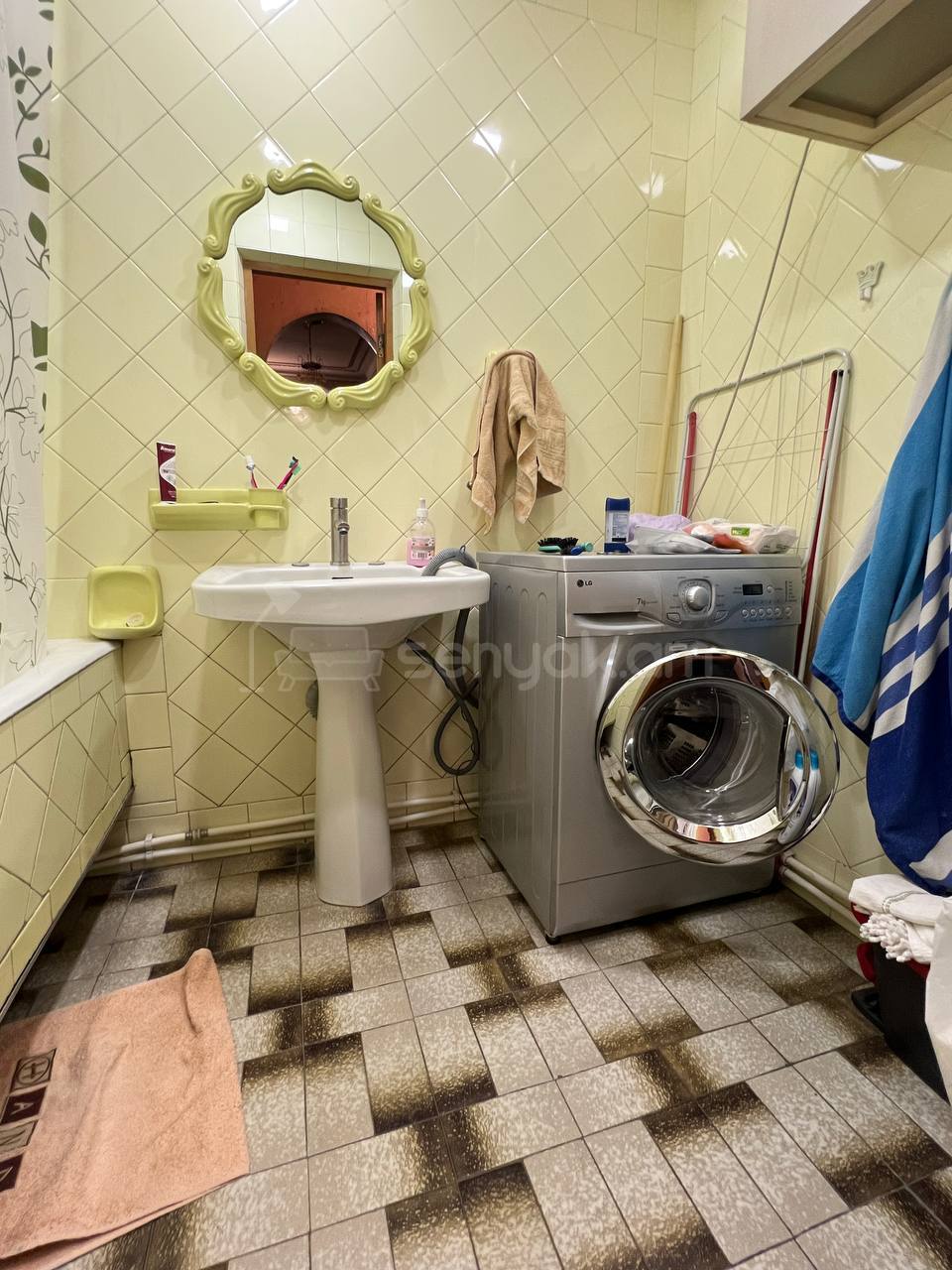 3 Սենյականոց Բնակարան Քարե Շենքում, 100քմ, 2/5 հարկ, Կապիտալ Վերանորոգված, Կահավորված