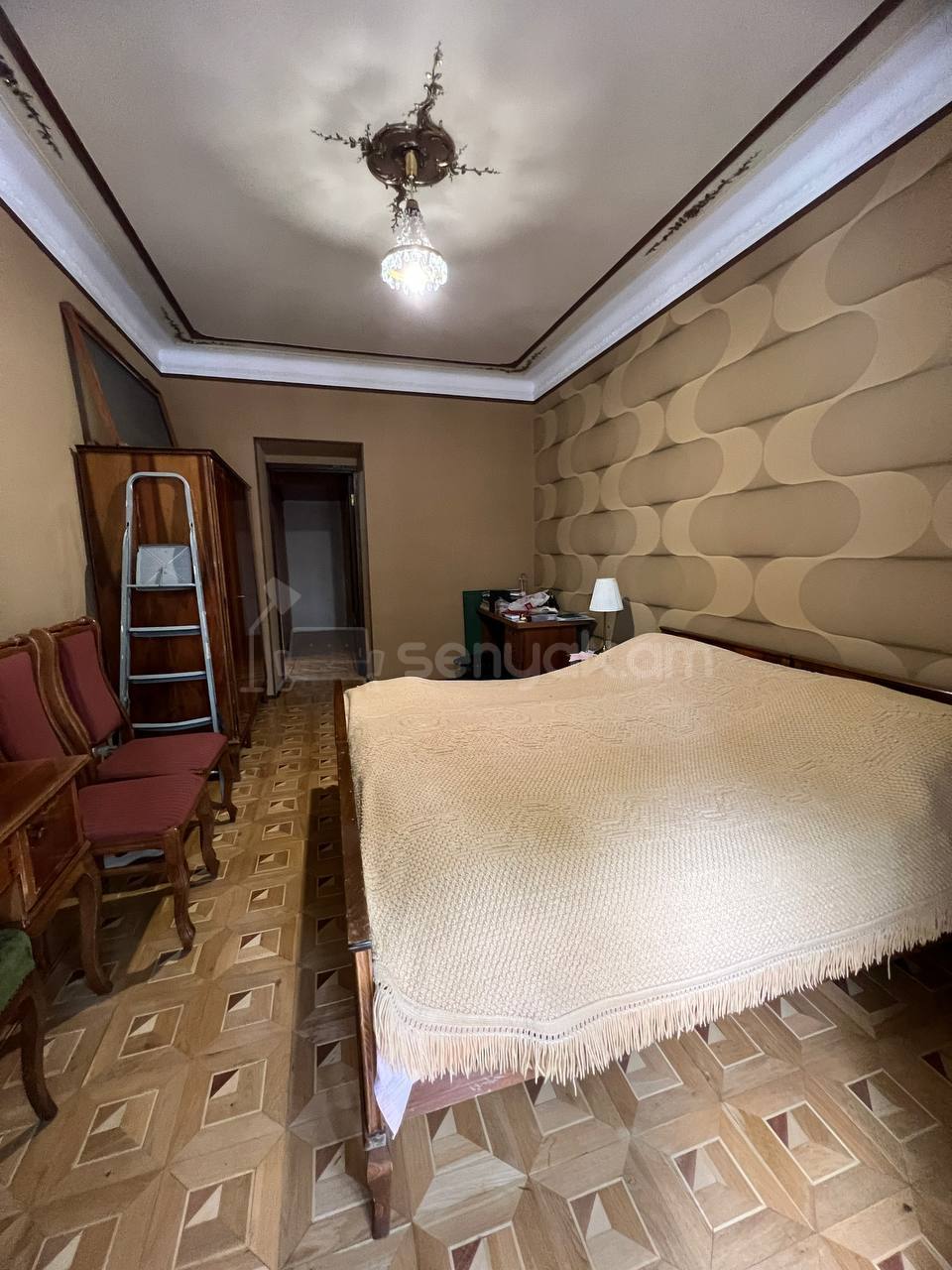 3 Սենյականոց Բնակարան Քարե Շենքում, 100քմ, 2/5 հարկ, Կապիտալ Վերանորոգված, Կահավորված