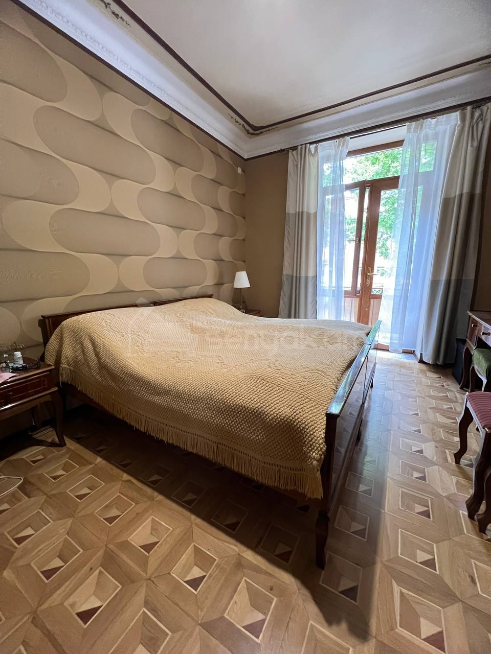 3 Սենյականոց Բնակարան Քարե Շենքում, 100քմ, 2/5 հարկ, Կապիտալ Վերանորոգված, Կահավորված
