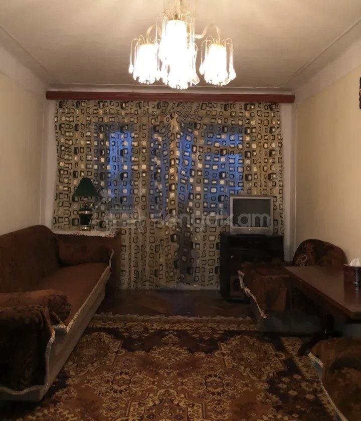 2 Սենյականոց Բնակարան Քարե Շենքում, 67քմ, 3/5 հարկ, Նորմալ Վիճակում, Կահավորված, Արևկող