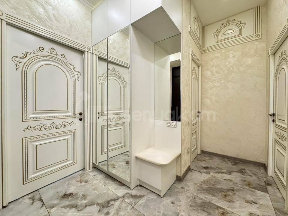 3 Սենյականոց Բնակարան Քարե Շենքում, 89քմ, 2/5 հարկ, Կապիտալ Վերանորոգված
