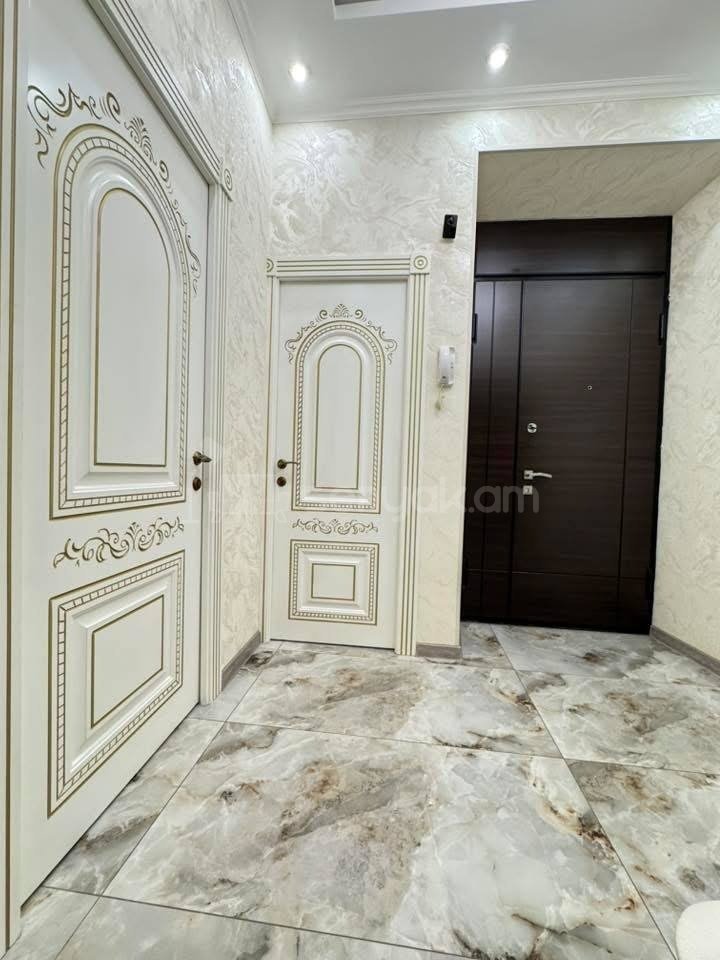 3 Սենյականոց Բնակարան Քարե Շենքում, 89քմ, 2/5 հարկ, Կապիտալ Վերանորոգված