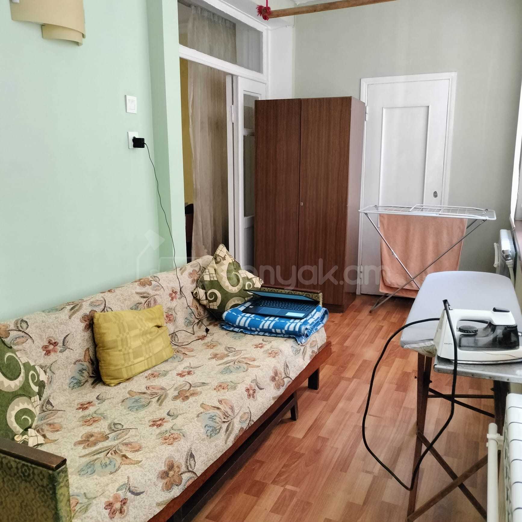 2 Սենյականոց Բնակարան Քարե Շենքում, 70քմ, 2/5 հարկ, Կապիտալ Վերանորոգված, Կահավորված, Արևկող