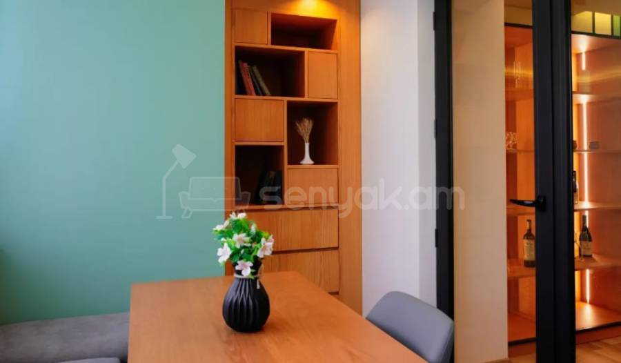 3 Սենյականոց Բնակարան, 75քմ, 2/4 հարկ, Դիզայներական Վերանորոգված, Կահավորված, Արևկող