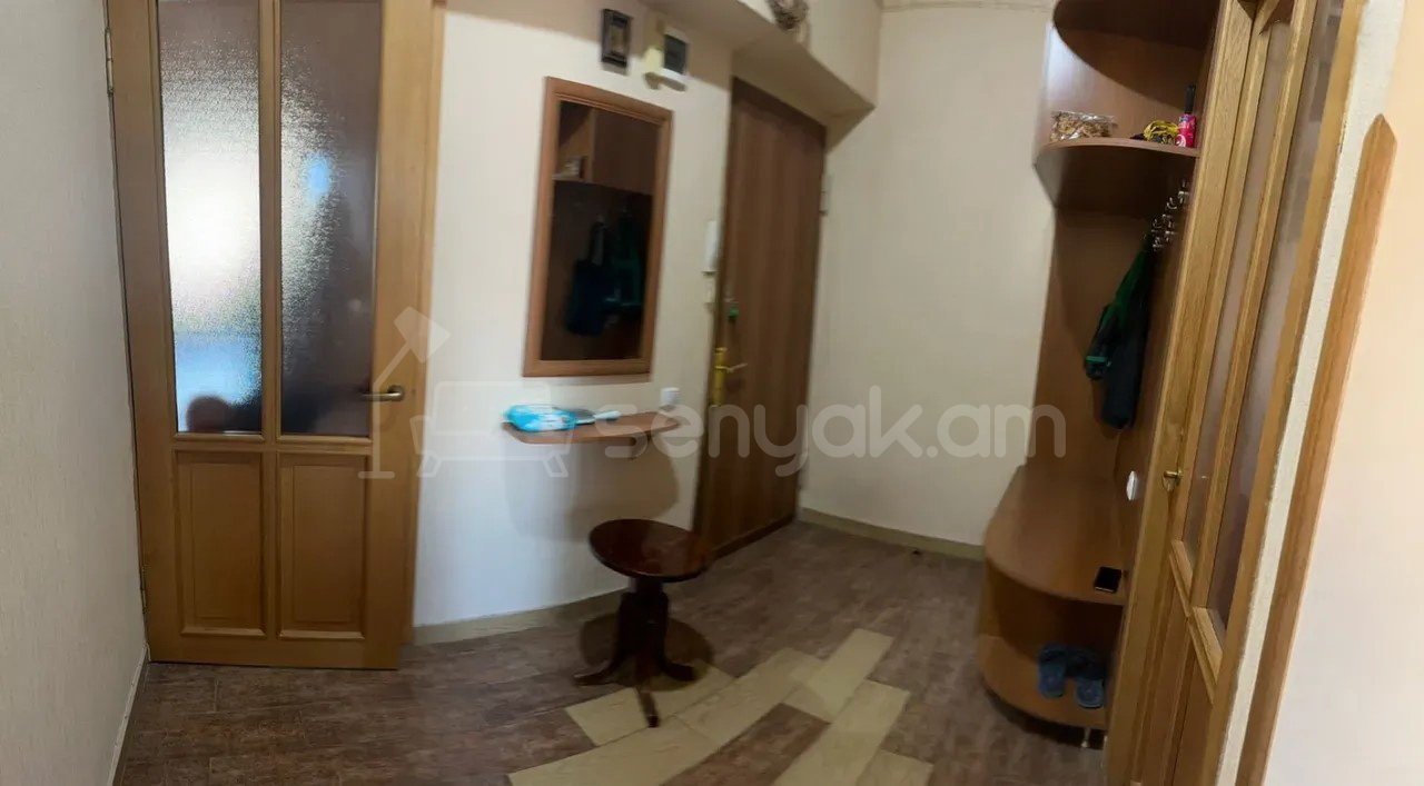 2 Սենյականոց Բնակարան Քարե Շենքում, 74քմ, 5/5 հարկ, Կապիտալ Վերանորոգված