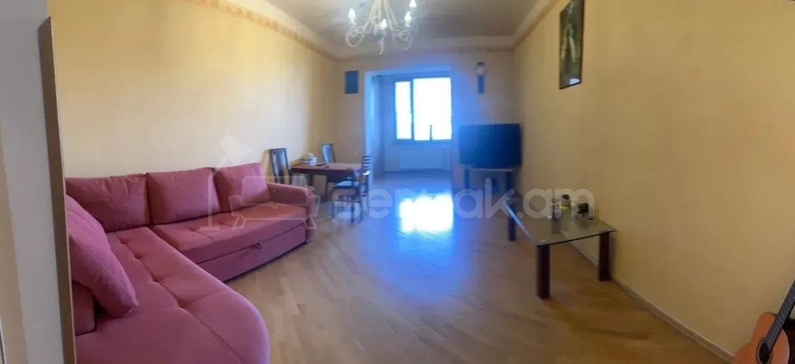 2 Սենյականոց Բնակարան Քարե Շենքում, 74քմ, 5/5 հարկ, Կապիտալ Վերանորոգված