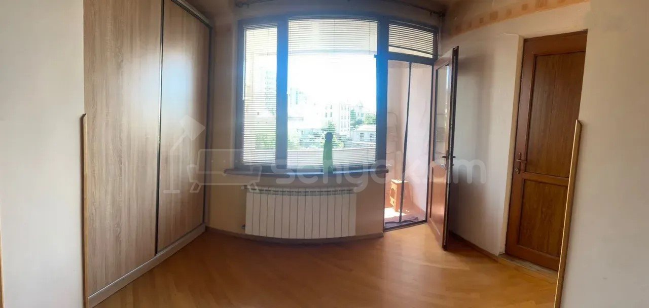 2 Սենյականոց Բնակարան Քարե Շենքում, 74քմ, 5/5 հարկ, Կապիտալ Վերանորոգված
