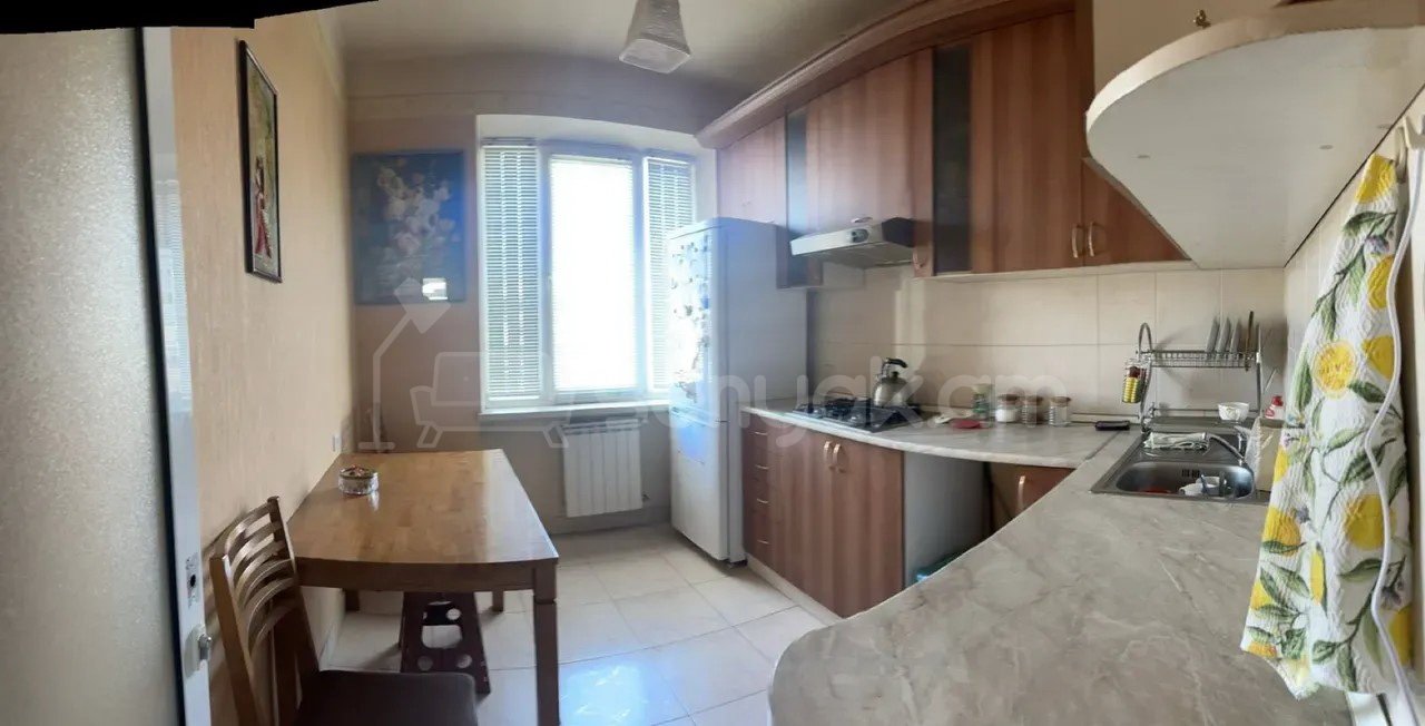 2 Սենյականոց Բնակարան Քարե Շենքում, 74քմ, 5/5 հարկ, Կապիտալ Վերանորոգված