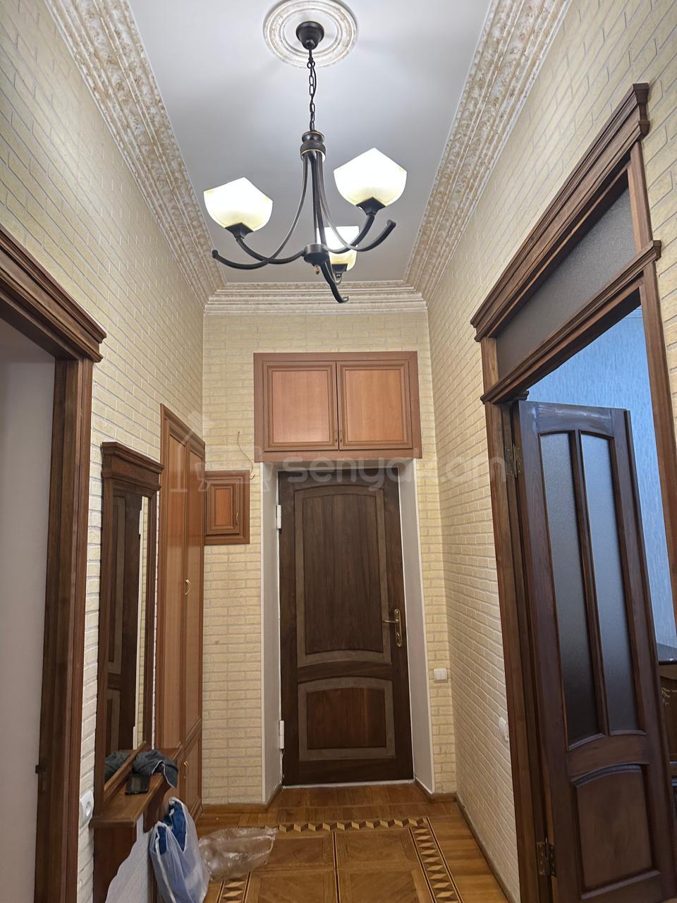 3 Սենյականոց Բնակարան Քարե Շենքում, 80քմ, 3/5 հարկ, Նորմալ Վիճակում, Կահավորված