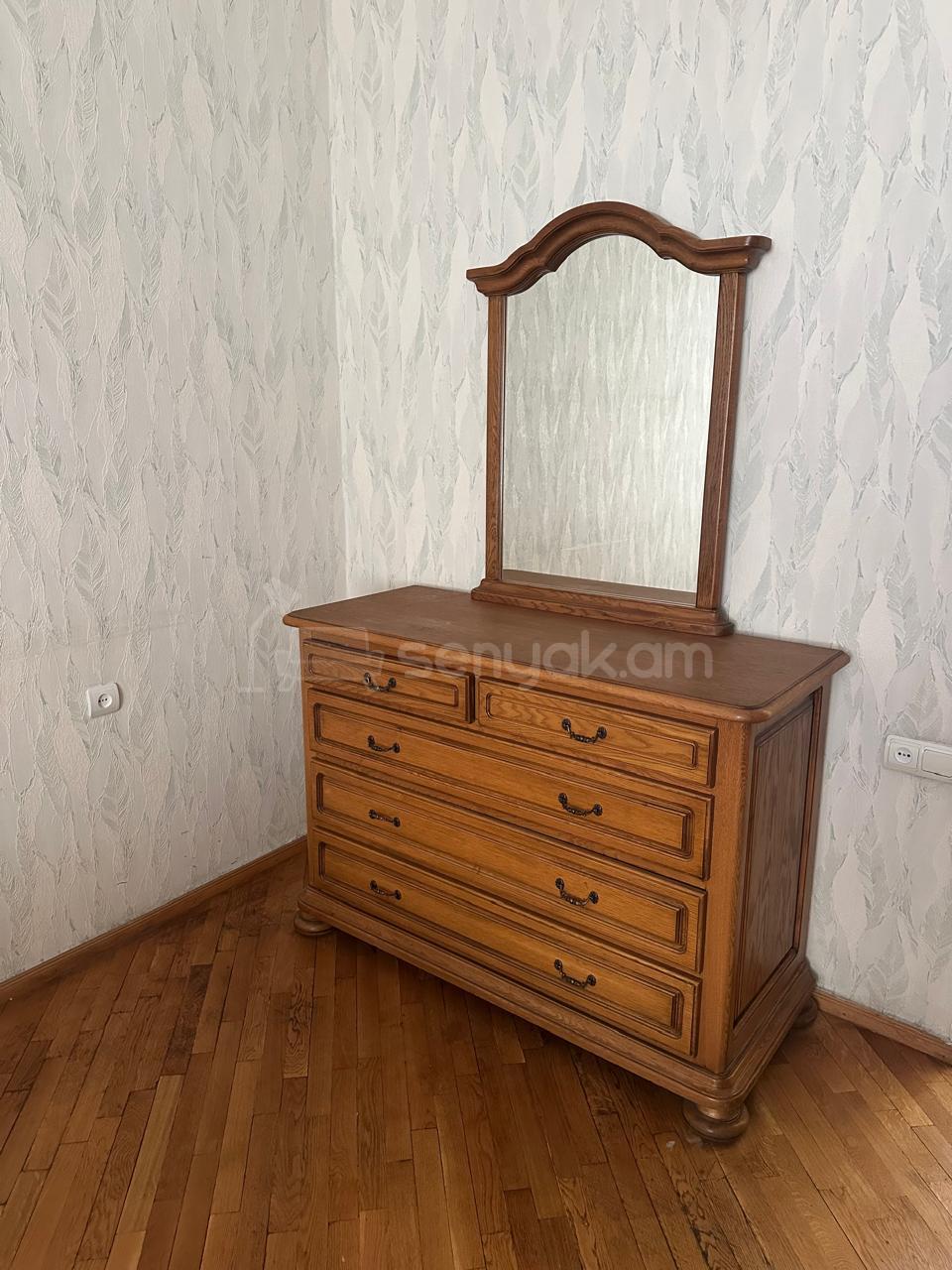 3 Սենյականոց Բնակարան Քարե Շենքում, 80քմ, 3/5 հարկ, Նորմալ Վիճակում, Կահավորված
